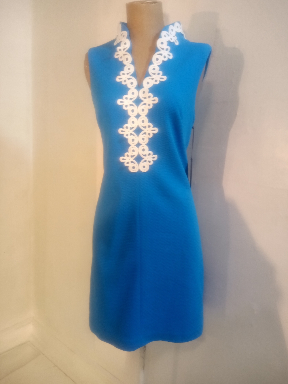 Vince Camuto Sleeveless Turquoise Dress with White Appliqué